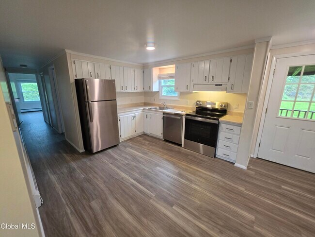 Building Photo - 112 Carriage House Ln