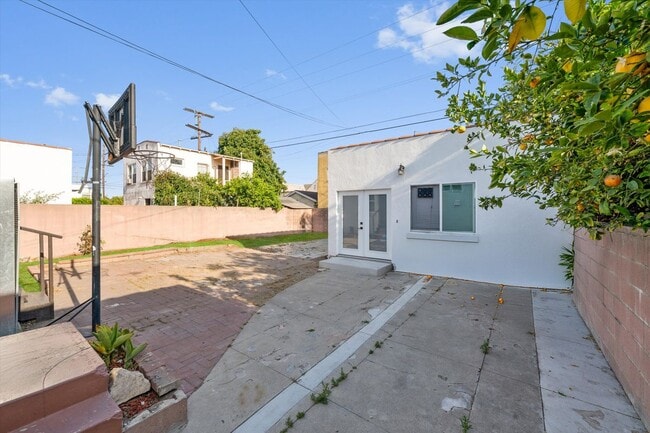 Building Photo - 2668 Hope St