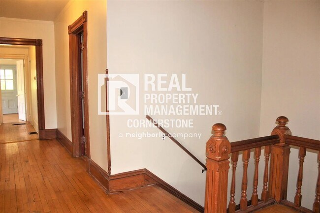 Building Photo - 808 W Kalamazoo Ave