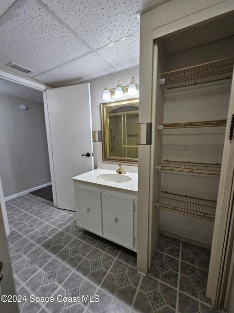 Building Photo - Coastal Paradise Awaits: Elegant 2-Bed, 2-...