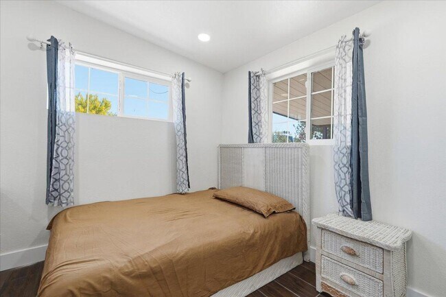 Building Photo - 38466 N Basin Rd