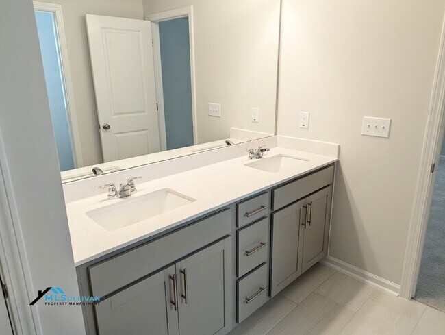 Building Photo - 5866 Woodlawn Dr