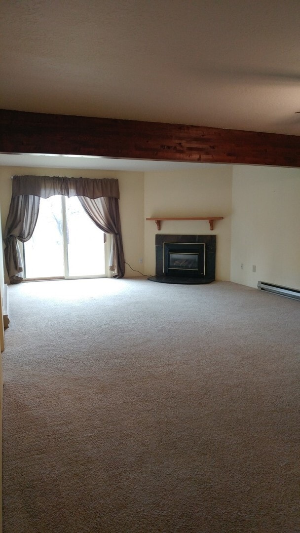 Building Photo - Maplewood Condo with Fireplace in the Farv...