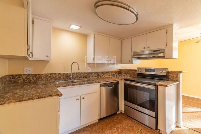 Building Photo - 5528 Sandpiper Ct