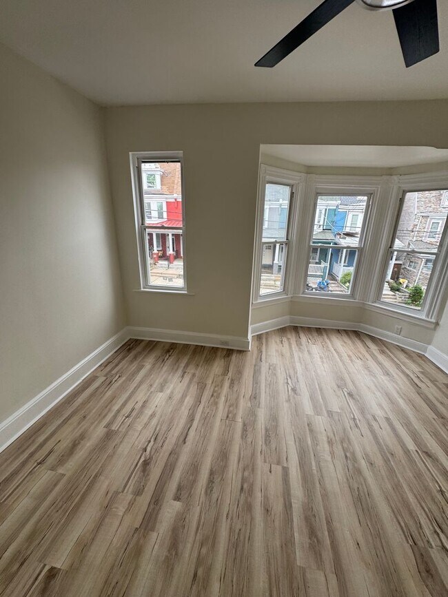 Building Photo - Charming Lancaster City 5 BR/ 1.5 Bath Hom...