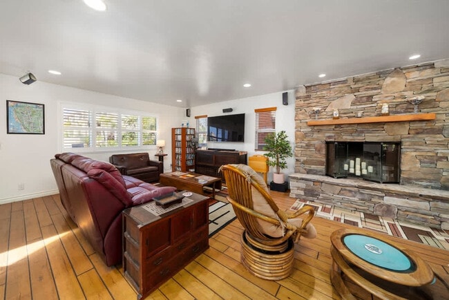 Building Photo - 3464 Carlsbad Blvd