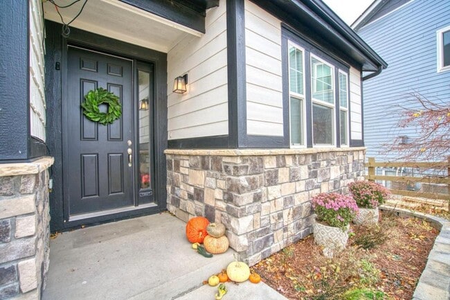 Building Photo - 633 Great Basin Ct