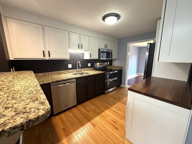 Building Photo - 49 Brickett Hill Cir