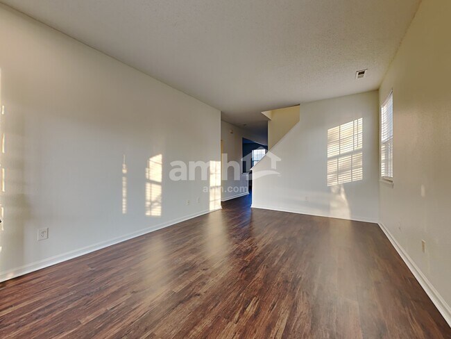 Building Photo - 19344 Fox Chase Dr