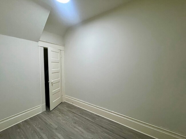 Building Photo - Ground floor Nob Hill 3BR + Office | Avail...