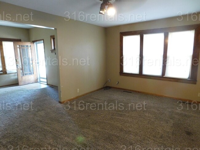 Building Photo - 2 Bedroom, 1 Bathroom house