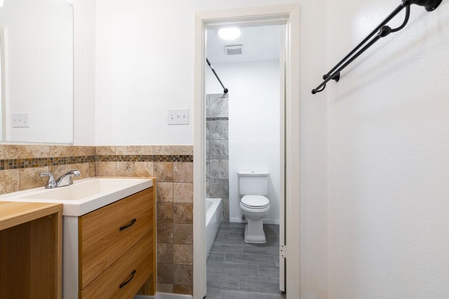 Building Photo - 706 Ramble Ln