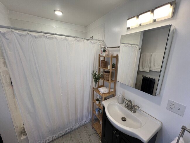 Building Photo - 42-44 Gorham St. Unit 1