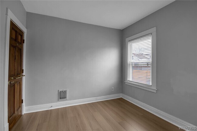 Building Photo - 800 Amherst St