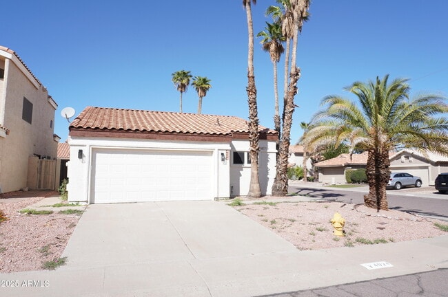 Primary Photo - 4024 E Hiddenview Dr