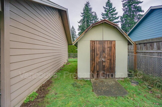 Building Photo - 403 NE 123rd Ave