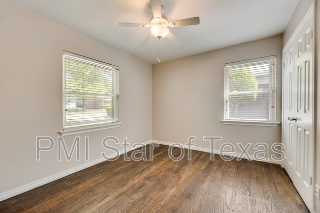 Building Photo - 11643 Rogue Way