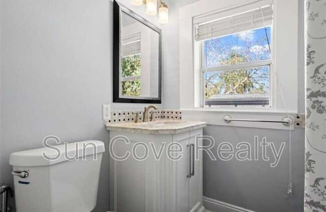 Building Photo - 1803 Douglas Ave