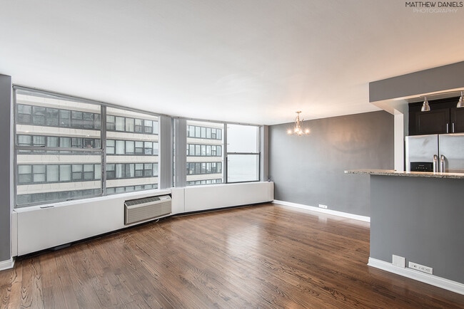 Building Photo - 5757 N Sheridan Rd