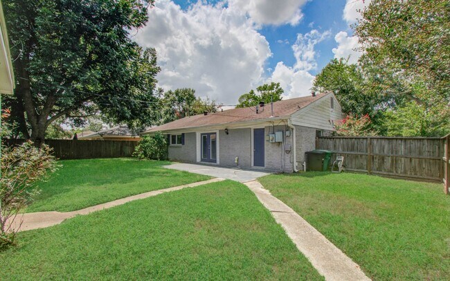 Building Photo - 11403 Braewick Dr