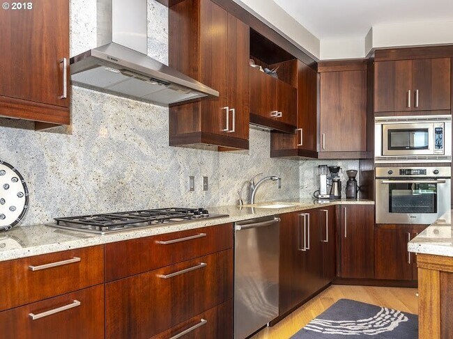 Building Photo - Rare rental in The Westerly - spectacular 2/2.5 unit w/sweeping views/2 parking/2 storage