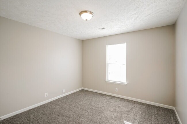 Building Photo - 114 Antler Dr