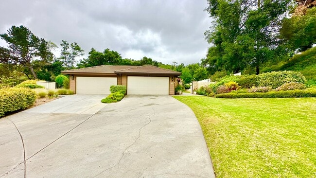 Building Photo - Beautifully Upgraded Single Story in the P...