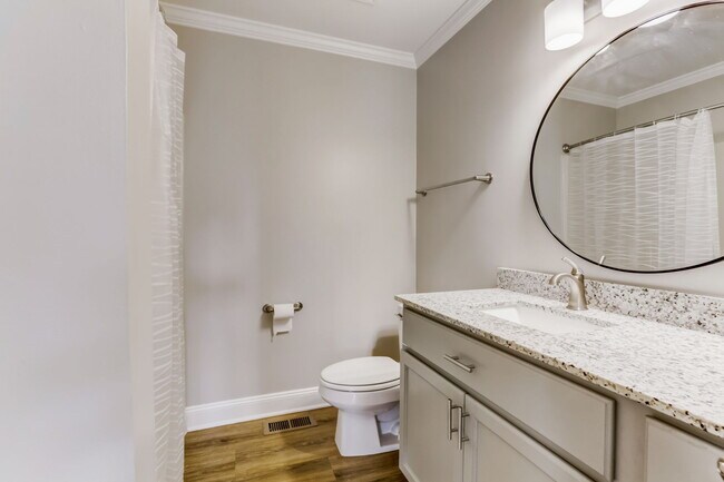 Bathroom (hallway) - 4112 Cobble Ct