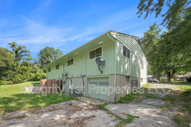 Building Photo - 4200 N Askew Ave