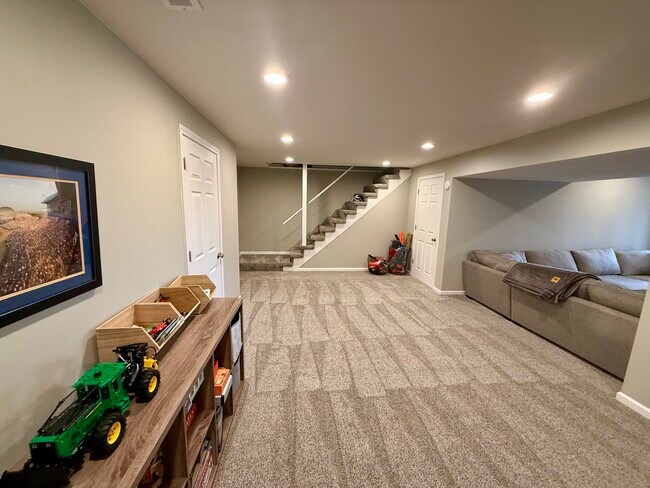 Building Photo - 2305 S 165th St