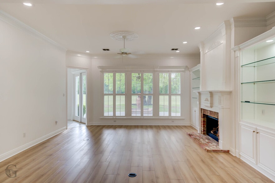 Building Photo - 316 Autumn Ridge Dr