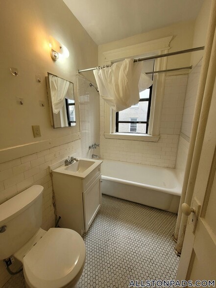 Building Photo - 1144 Commonwealth Ave