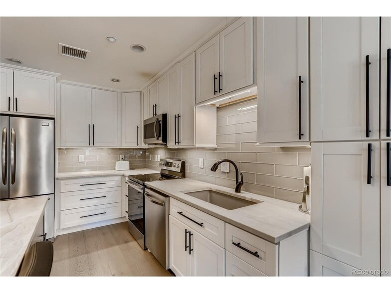 Building Photo - 2200 S University Blvd