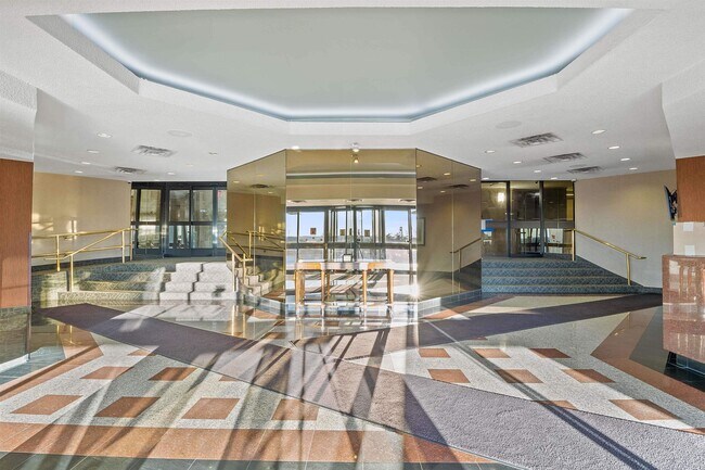 Building Photo - 1209 Harmon Cove Tower
