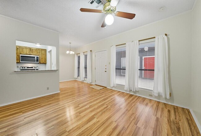 Building Photo - 2804 Rio Grande St