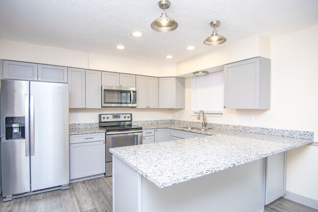 Building Photo - Really Nice 4 bedroom 3 Bath Home on Spacious Lot!