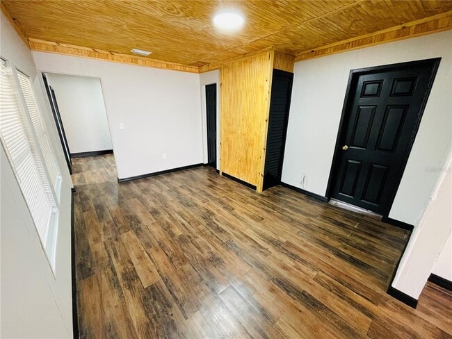 Building Photo - 1023 Ave D