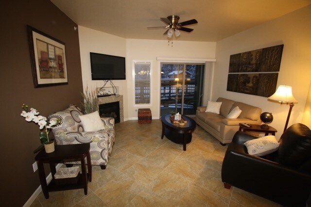 Building Photo - 2 Bedroom Unfurnished Condo close to Downt...