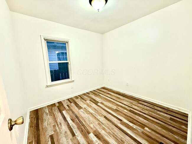 Building Photo - 1715 Thomas Ave