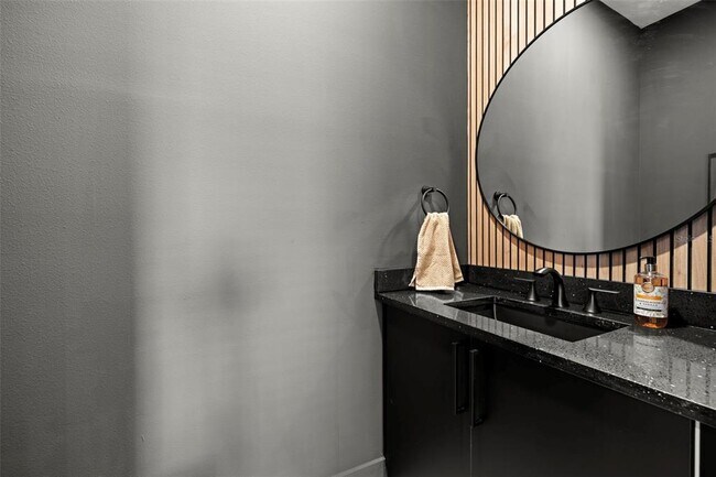 Building Photo - 212 W Euclid Ave