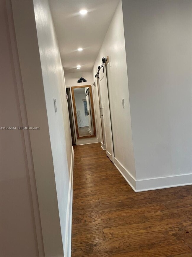 Building Photo - 705 E 9th Ct