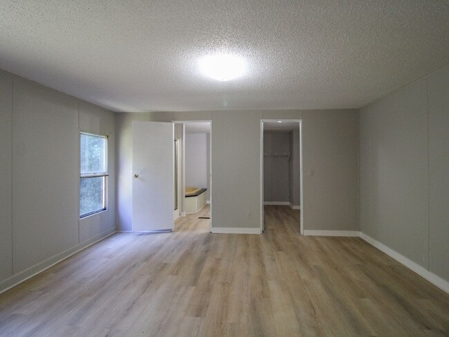 Building Photo - Completely Updated 3BR/2BA Trailer in Musc...