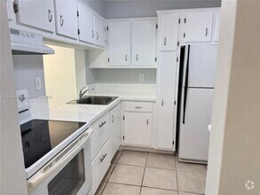 Building Photo - 9641 SW 77th Ave