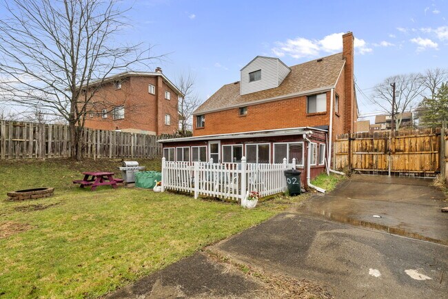 Backyard - 402 College Park Dr