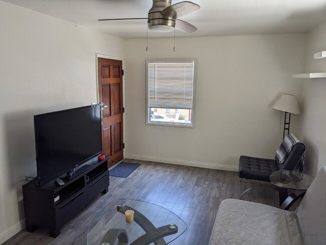 Building Photo - Beachy, Upgraded 1 Bed / 1 Bath – Just 49 ...