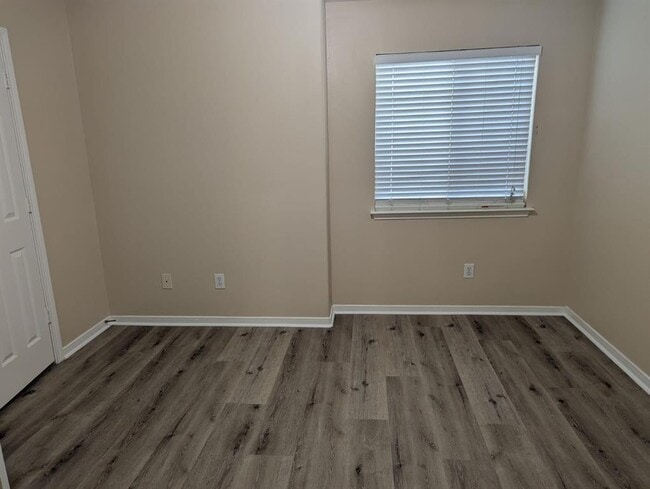 Building Photo - 14910 Gray Ridge Dr