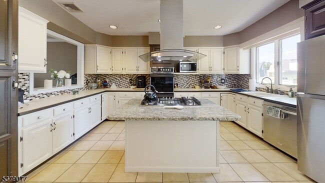 Building Photo - 827 Savitt Pl