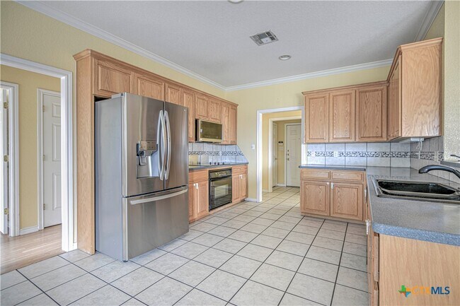 Building Photo - 4725 Stone Oak Dr