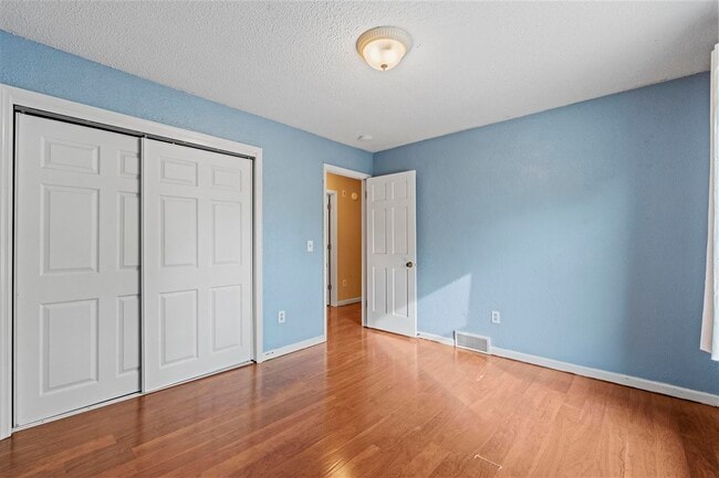 Building Photo - 16 Penfro Dr