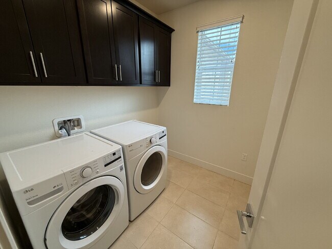 Building Photo - Beautiful 4 Bedroom, 3 Bath Home with Solar in Highly Desired Tracy Hills Community
